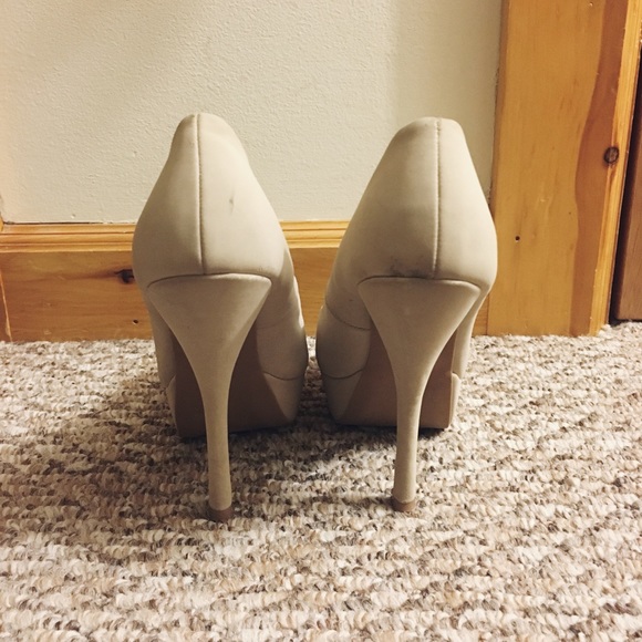 Heels - Picture 3 of 3
